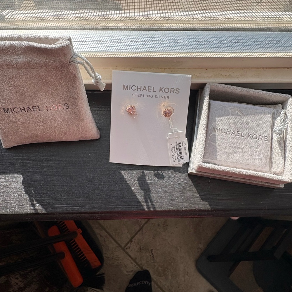 Michael Kors Rose Gold Pave Halo Stud Earrings NWT - Picture 2 of 4